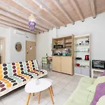 Niki Tria Apartment Lákka