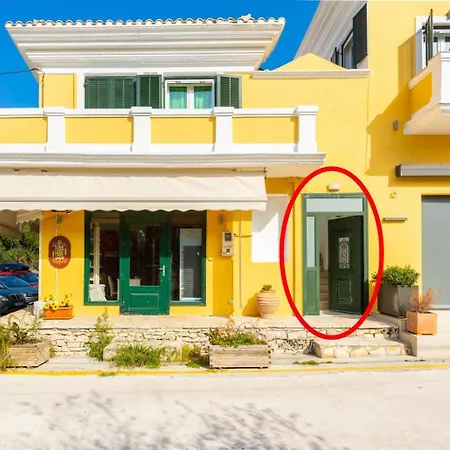 Niki Tria Apartamento Lákka