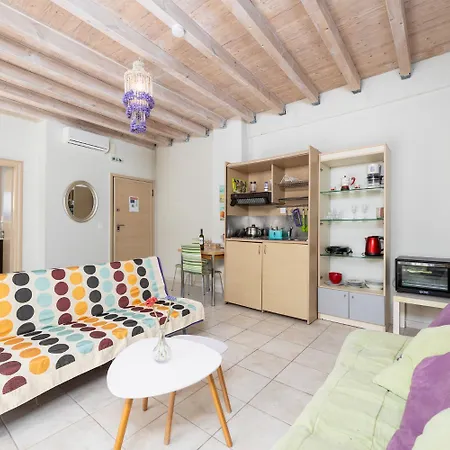 Niki Tria Apartamento Lákka