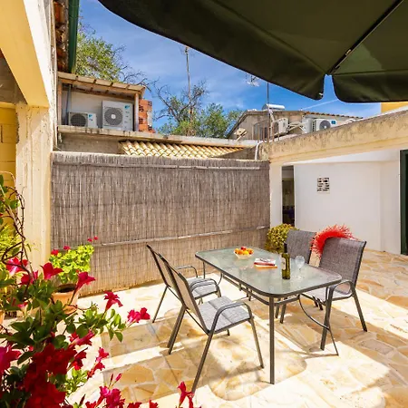 Apartamento Niki Tria *