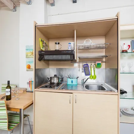 Niki Tria Apartamento Lákka